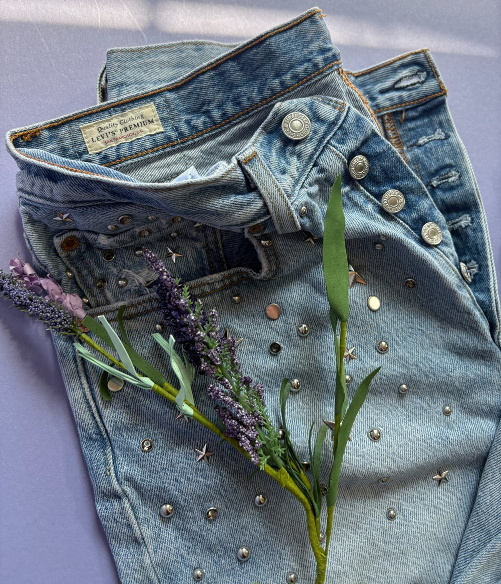 Levis Premium Denim Big "E" Metal Studded Jeans Distressed 31x28